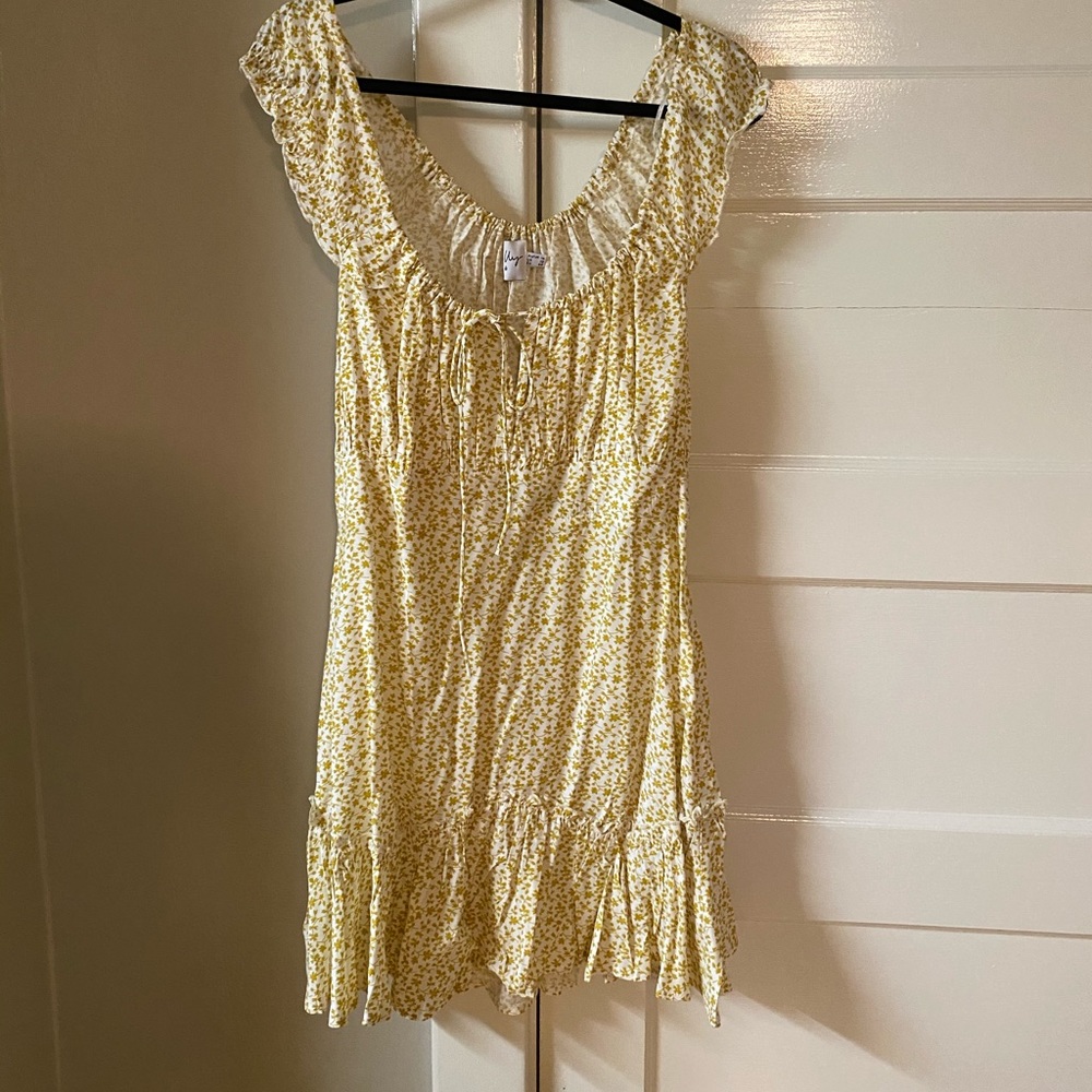 ADORABLE princess Polly dress💛